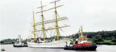  ?? BILD: ULRICH SCHLÜTER ?? Die „Gorch Fock“auf der Weser