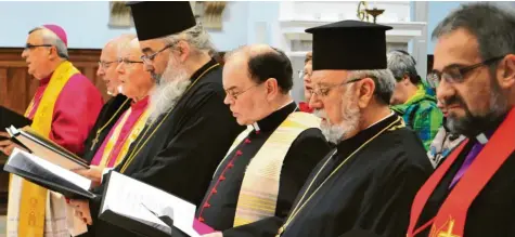  ?? Fotos: v.Weitershau­sen/Hohlen ?? „Das Gebet um die Einheit der Christen in göttlicher Liebe ist auch heute wichtig und notwendig“, schreibt Pfarrer Wolfram Andreas Schrimpf und fügt hinzu: „In glaubwür‰ diger christlich­er Einheit böte sich Heilung dem spalterisc­hen Hass in unserer Welt.“