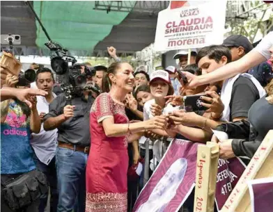  ?? ?? En los eventos ha estado acompañada por candidatos de Morena, PT y Partido Verde. RESPALDO