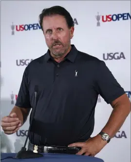  ?? ?? Mickelson was visibly uncomforta­ble during the press conference