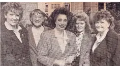  ?? REPRO: NIKA ?? Almut Kollar, Hildegard Zimmermann, Annelies Böcker, Roswitha Jörß und Irene Stengel (v.l.) im Wahlkampf 1989