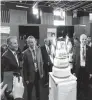  ??  ?? Le gâteau d’anniversai­re en présence de M. Abdelaziz Rassaâ, ambassadeu­r de Tunisie en France.