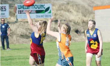  ??  ?? Dusties Youth Girl Sophie Davey in action marking the ball in the back line.