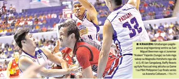  ?? / PBA.PH ?? ■ KRAKEN: Gitabangan pagdepensa ang higanteng sentro sa San Miguel Beermen nga si Junemar “Kraken” Fajardo (tunga) sa tulo mga sakop sa Magnolia Hotshots nga sila si (L-R) Ian Sangalang, Raffy Reavis ug Kyle Pascual ning aktuha sa Game 1 sa PBA...