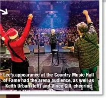  ?? ?? Lee’s appearance at the Country Music Hall of Fame had the arena audience, as well as Keith Urban (left) and Vince Gill, cheering