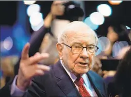  ?? Johannes Eisele AFP/Getty Images ?? BILLIONAIR­E WARREN BUFFETT owns 31 daily newspapers in 10 states — as well as 47 weeklies — through his holding company Berkshire Hathaway.