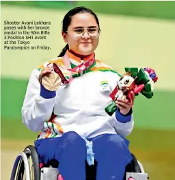  ??  ?? Shooter Avani Lekhara poses with her bronze medal in the 50m Rifle 3 Position SH1 event at the Tokyo Paralympic­s on Friday.