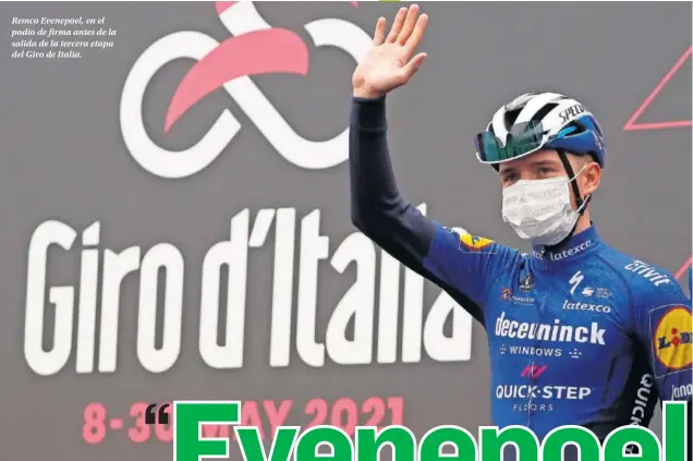  ??  ?? Remco Evenepoel, en el podio de firma antes de la salida de la tercera etapa del Giro de Italia.