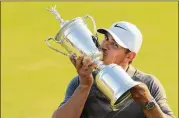  ?? ANDREW REDINGTON / GETTY IMAGES ?? Brooks Koepka kisses the U.S. Open trophy after winning by one stroke at Shinnecock Hills Golf Club on Sunday.