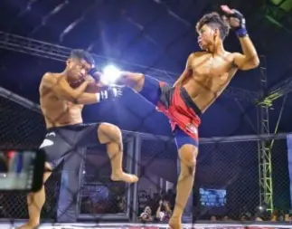  ?? Photo by Larry Fabian ?? HIGH VELOCITY WARRIORS. New breed of MMA warriors slug it out with their high velocity kicks and punches during the TLC XIII in Kapangan recently.