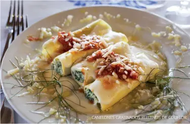  ??  ?? CANELONES GRATINADOS RELLENOS DE COLIFLOR