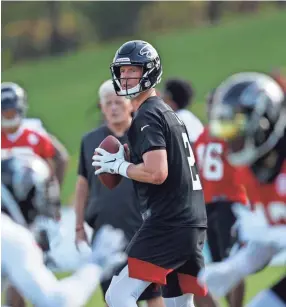  ??  ?? Falcons quarterbac­k Matt Ryan looks for an open receiver during the team’s first NFL training camp practice Monday in Flowery Branch, Ga. JOHN BAZEMORE/AP