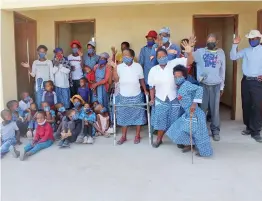 ?? ?? GROUP PIC: Tsholofelo clan in front of their new house