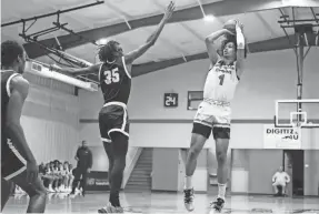  ?? JIM DEDMON/USA TODAY SPORTS ?? Forward Trentyn Flowers takes a jump shot at Combine Academy last year.