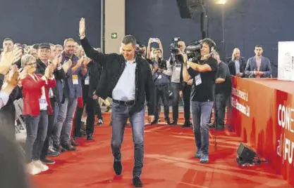  ?? CARLOS RAMOS ?? El presidente del Gobierno español, Pedro Sánchez a su llegada al IFEME de la capital extremeña, ayer por la mañana.