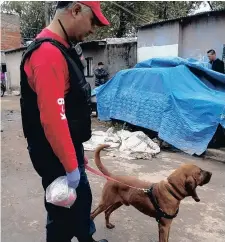  ?? GENTILEZA RAÚL RODRÍGUEZ ?? El grupo, en pleno, en el cuartel de San Martin. Raúl Rodríguez, en el impactante operativo para hallar a Araceli.