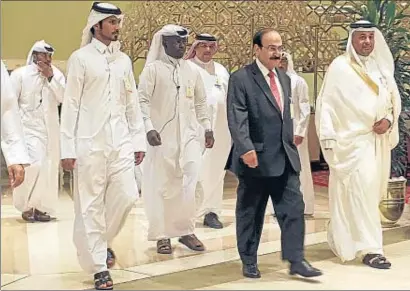  ?? IBRAHEEM AL OMARI / REUTERS ?? Asistentes a la reunión de los productore­s de crudo, ayer en Qatar