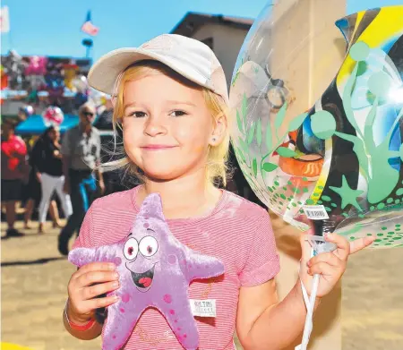  ?? Pictures: ALIX SWEENEY ?? CROWD PLEASER: Grace Allan, 3, soaks up the last of the fun at the Townsville Show yesterday along with ( below left), Aleeah, 6, and Eboni Paul, 8, and ( below right), Tayla Lovett and Chelsea Beveridge.