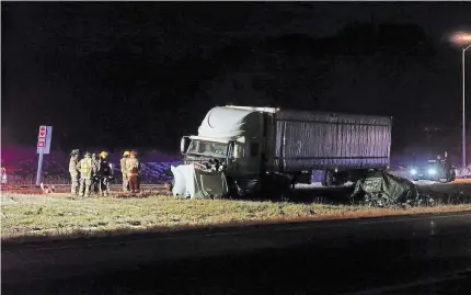  ?? JOSEPH BURD ?? A transport truck sits on Highway 406 after a head-on collision with a Jeep headed in the wrong direction early Wednesday.