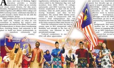  ??  ?? Mohd Shukri (centre) waving the Malaysia flag at the MSU My Day event that was held at the MSU Chancellor Hall at the main campus in Shah Alam.