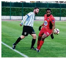  ??  ?? Après plus d’un an sans jouer, Franck Paillette a brièvement rechaussé les crampons le 5 avril dernier en Coupe de Normandie contre Évreux.