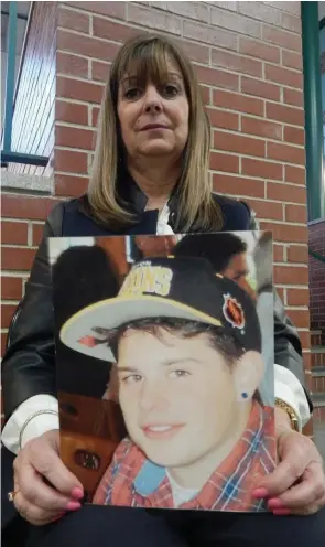  ?? AARON CURTIS / LOWELL SUN FILE ?? AGE A FACTOR: Louise Griffin of Lowell shows a photo of her son, Zachary Gys, who died from a morphine overdose in July 2013. She says many addicts who think they’re getting an opioid painkiller are actually getting fentanyl from dealers.