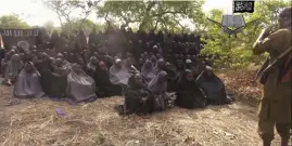  ?? FOTO: AP-TT
FOTO: WFP/AMADOU BARAZE/AP-TT ?? En stillbild från videon med de kidnappade flickorna i Chibok från maj 2014.