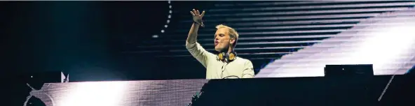  ?? FOTO: IMAGO ?? Tim Bergling alias Avicii fing mit 16 an zu mixen, mit 18 tourte er als DJ durch die Clubs. Nach vier Jahren erhielt der Schwede die erste Grammy-Nominierun­g – ein Leben im Schnelldur­chlauf.