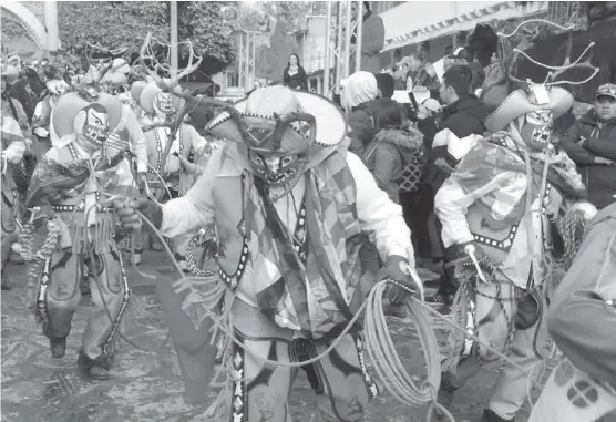  ?? ELIZABETH HERNÁNDEZ ?? Alrededor de 2 mil personas, de los seis barrios, participan de forma activa y cada vez se suman más.