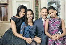  ?? HANDOUT / GETTY IMAGES ?? Michelle y Barack Obama con sus hijas, Malia y Sasha, en el 2011