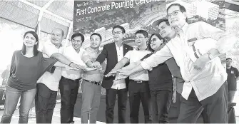  ??  ?? Philippine Olympic Committee (POC) Secretary General Patrick “Pato” Gregorio (middle) joins hands with POC Deputy Sec Gen. Karen Tanchanco, Capas City Mayor Reynaldo Catacutan, AlloyMTD President Patrick Nicholas David, BCDA Vice President for Business...