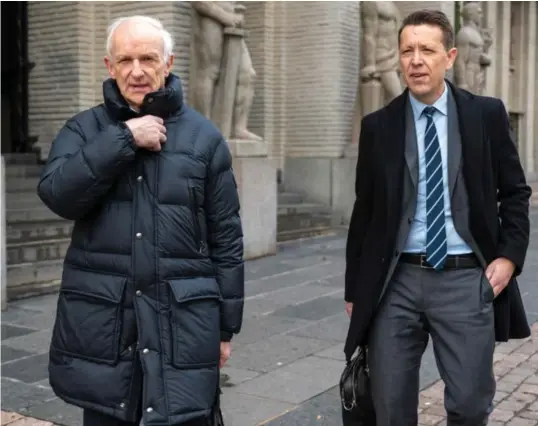  ?? FRED IVAR UTSI KLEMETSEN (ARKIV) ?? Berent Friele risikerer å bli slått konkurs. Her sammen med sin advokat Even Øistensen (til høyre).