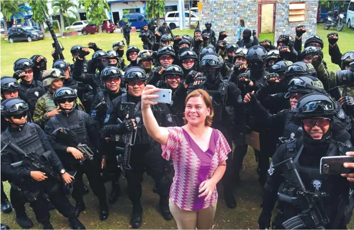  ?? MACKY LIM ?? ONE WITH THE FORCE. Davao City Mayor Sara Duterte-Carpio takes a groufie with the 48 graduates of the Special Weapons and Tactics Advance Course after the closing ceremony held at Davao City Police Office (DCPO) parade grounds yesterday.