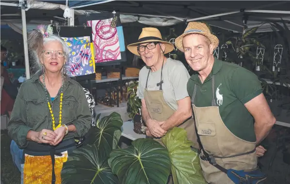  ?? ?? Annie Wolff, Rob Wood and Todd Weller from Koitaki Nu Nu Greenhouse at Tanks Markets; and (inset) Donella Cobbe, Rhiannon Cobbe, 4, and Jessica Miller enjoy the atmosphere. Pictures: Emily Barker