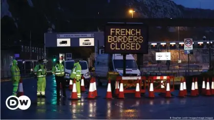  ??  ?? A sign at England's port of Dover saying "French borders closed"