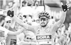  ??  ?? Slovakian Peter Sagan raises his arms in triumph at the end of stage five on the Tour de France.- AFP photo