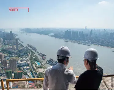  ??  ?? A bird’s eye view of Wuhan, Hubei Province, July 23, 2017