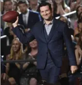  ?? ASSOCIATED PRESS FILE PHOTO ?? Quarterbac­k Tony Romo is retiring from the NFL’s Dallas Cowboys to join a football broadcast crew.