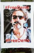  ?? Foto: Nietfeld, dpa ?? Plakate rufen in Berlin zur Freilassun­g von Deniz Yücel auf.