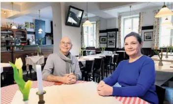  ?? FOTO: IRIS MAURER ?? Uwe Junge und Anja Pawlik führen das Gasthaus „Zum Adler“in Alt-Saarbrücke­n seit 2017.