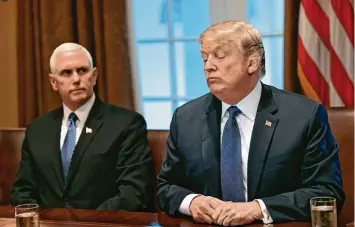  ?? Foto: Susan Walsh, dpa ?? Donald Trump mit Vize Präsident Mike Pence: „Ein Anschlag auf unser Land.“