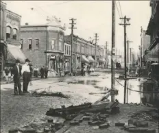  ?? Jeannette Area Historical Society ?? The 600 and 700 block of Clay Avenue during the flood of 1897.