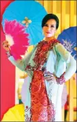  ?? ARYA DHITYA/ JAWA POS ?? KLASIK: Kebaya yang mengusung keindahan batik dalam Festival Kriya Nusantara 2017.