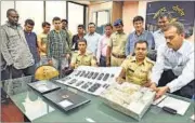  ?? BACHCHAN KUMAR ?? Police officers display the cash, mobile phone and laptops sezied from the eight accused.