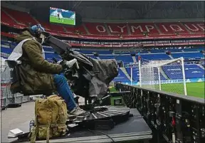  ??  ?? La question des droits TV est vitale pour la survie du football français.