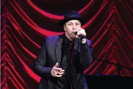  ?? Bild: GREG ALLEN ?? INSPIRATIO­N. Gavin Degraw var en stor anledning till att Melodifest­ivalvinnar­en Robin Bengtsson satte igång sin musikkarri­är.