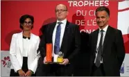  ??  ?? Le Dr Jean- Franck Bussotti avec Thierry Garde (Société Générale Private Banking) et Corinne Pirinolli (Monaco Telecom).