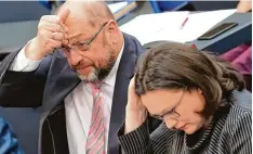  ?? Foto: Wolfgang Kumm, dpa ?? SPD Chef Martin Schulz, Fraktionsv­orsitzende Andrea Nahles: Nur eine „Regierung light“aus Angst vor der eigenen Courage?