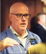  ?? Tyler Sizemore / Hearst Connecticu­t Media ?? Danbury golfer Ken Green chats at the Fairfield County Sports Commission Sportsnigh­t Hall of Fame Induction Ceremony in 2017.