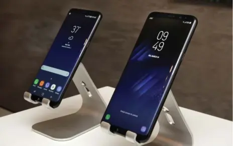  ?? RICHARD DREW/THE ASSOCIATED PRESS ?? The Samsung Galaxy S8, left, and Galaxy S8 Plus both have screens that curve around the edges of the phone and get rid of the physical home button.